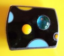belt buckle with black, yellow and blue glass, 50 x 38 mm